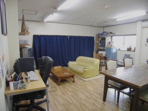 シェア住居のラウンジ。（id:7275,ラウンジ）