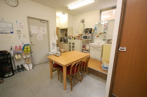 シェア住居のラウンジの様子。（201号室）（id:12603,ラウンジ）
