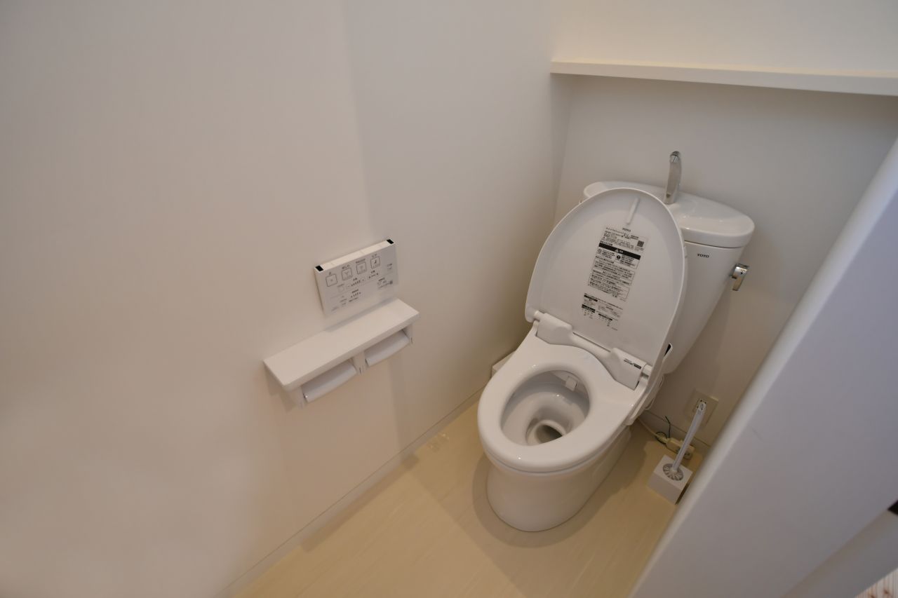 ウォシュレット付きトイレの様子。|2F トイレ