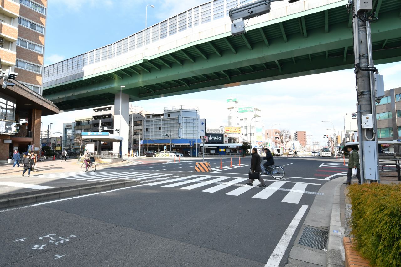 地下鉄鶴舞線・浄心駅前の交差点。|1F 周辺環境