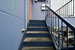 階段の様子。リビングは3階にあります。(2022-07-26,共用部,OTHER,2F)