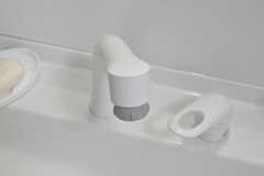 洗面台はシャワー水栓です。(2022-07-26,共用部,WASHSTAND,3F)