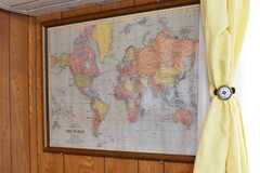 壁に世界地図が飾られています。(2019-02-13,共用部,OTHER,1F)