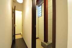 シャワールームは2室あります。(2012-05-21,共用部,BATH,1F)