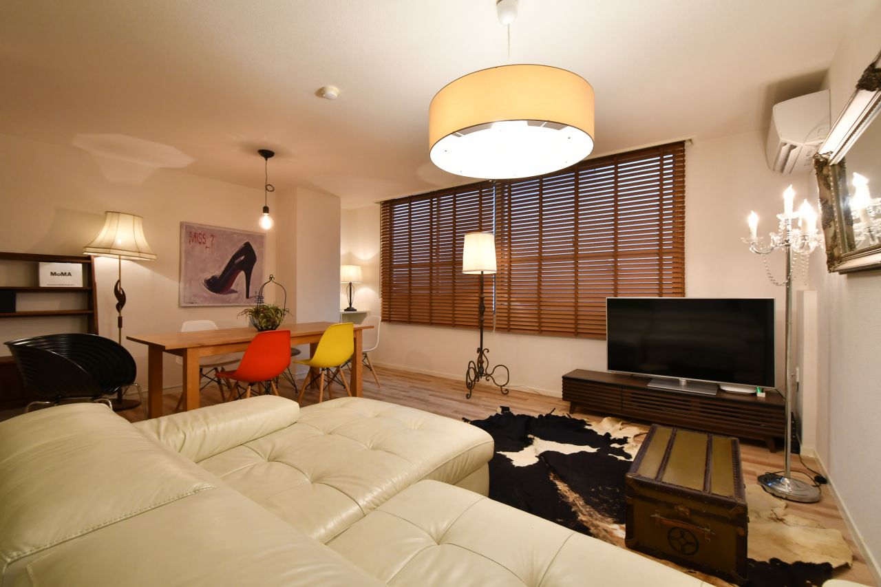 ソファから見た共用TVの様子。(2020-06-18,共用部,LIVINGROOM,3F)