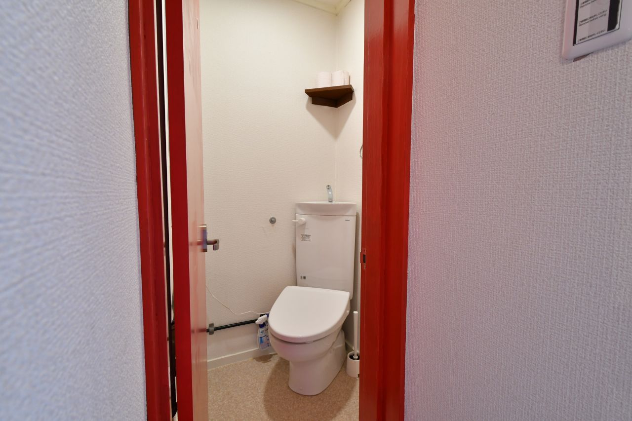 トイレの様子。トイレは2室あります。(2020-06-18,共用部,TOILET,3F)