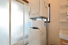 洗濯機と乾燥機の様子。洗濯かごも自由に使えます。(2020-01-09,共用部,LAUNDRY,1F)