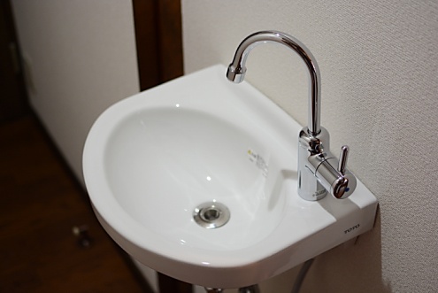 廊下には手洗い場が設けられています。(2016-01-25,共用部,OTHER,2F)