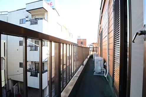 303と304号室の共用のベランダの様子。（303号室）(2016-01-25,専有部,ROOM,3F)