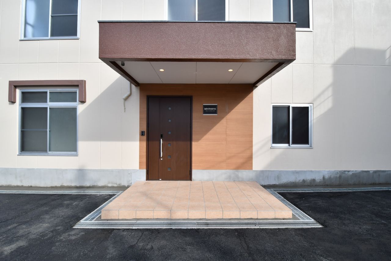 玄関の様子。(2017-03-23,周辺環境,ENTRANCE,1F)