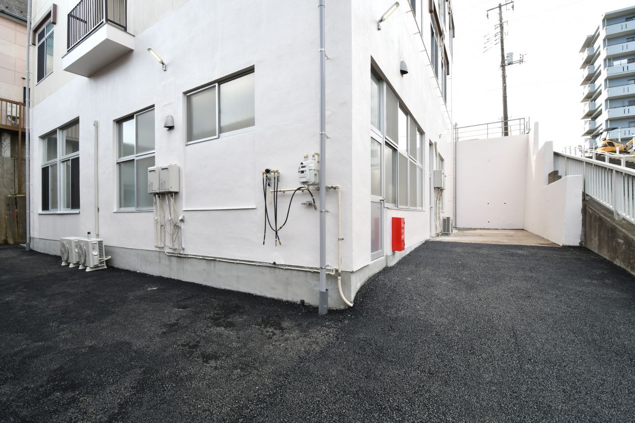駐車場の様子。カーシェアリング用の自動車を設置予定とのこと。(2017-03-23,共用部,GARAGE,)