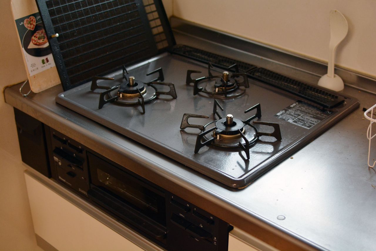ガスコンロは3口です。(2023-05-23,共用部,KITCHEN,1F)
