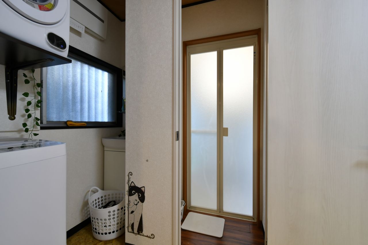 洗面台の隣が脱衣室です。(2023-05-23,共用部,BATH,1F)