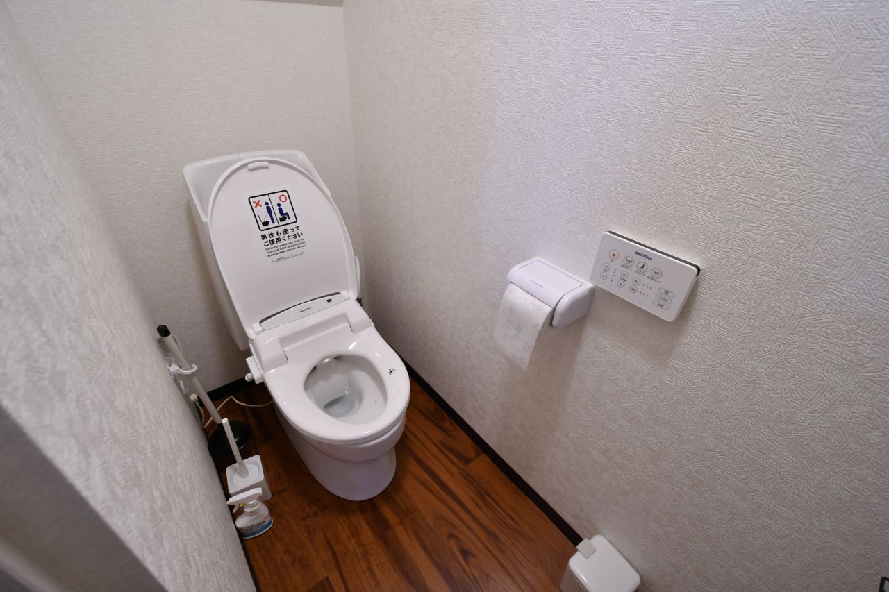 ウォシュレット付きトイレの様子。(2023-05-23,共用部,TOILET,1F)