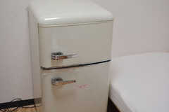 レトロデザインの冷蔵庫。（102号室）(2023-05-23,専有部,ROOM,1F)