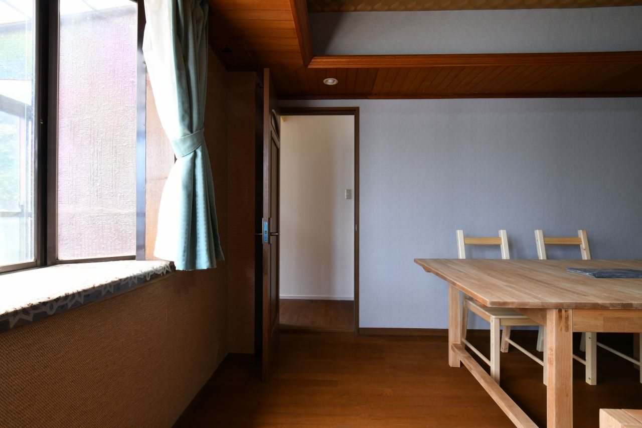 ドアの先にはサンルームがあります。(2018-07-24,共用部,OTHER,2F)