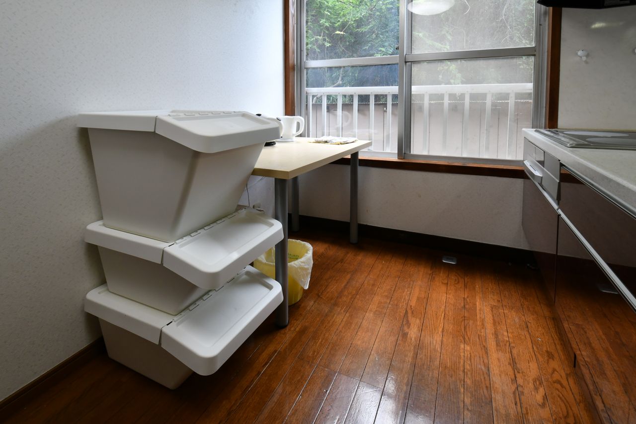 キッチンには収納BOXが設置されています。(2018-07-24,共用部,KITCHEN,2F)