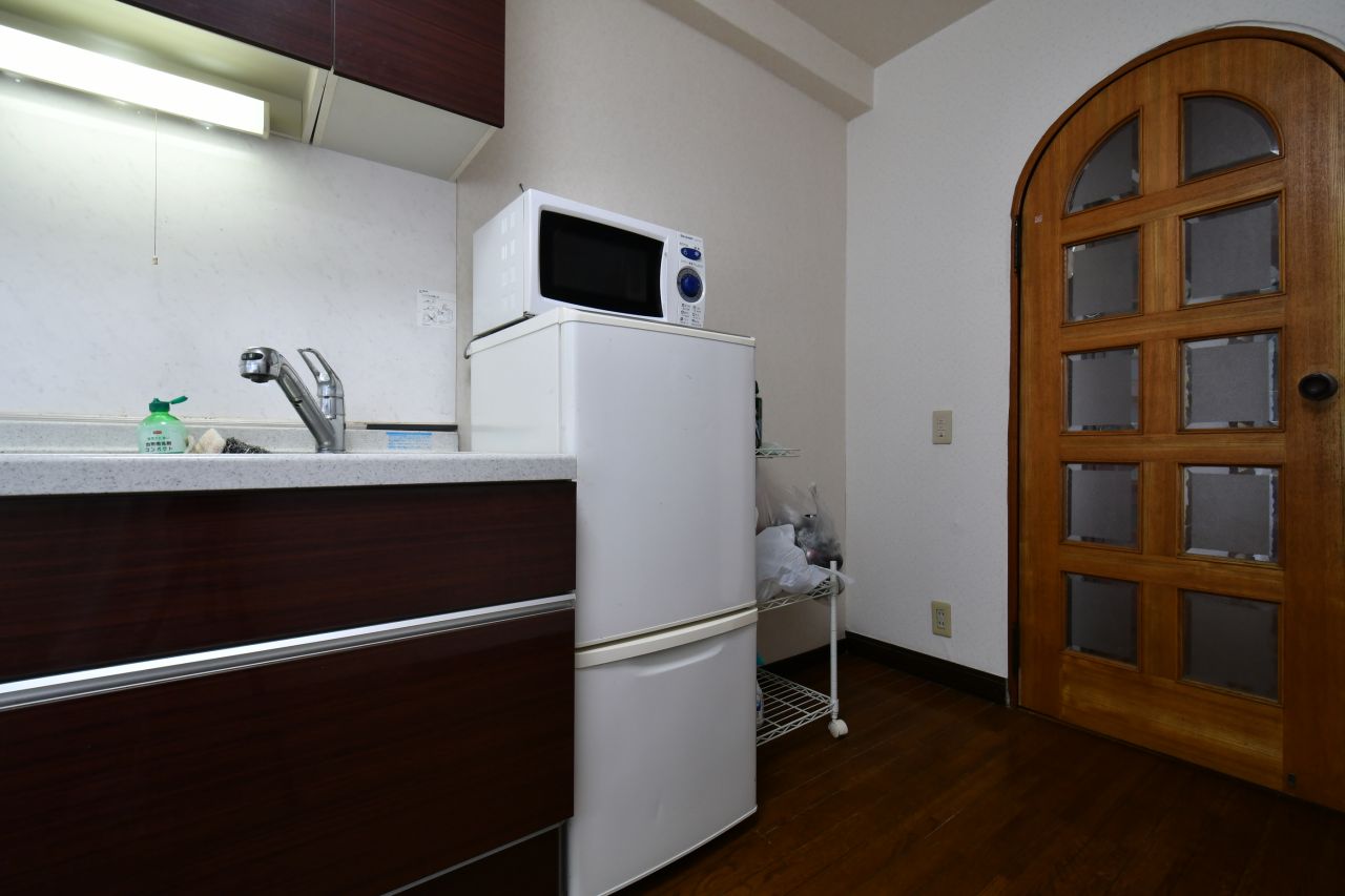 冷蔵庫と電子レンジの様子。(2018-07-24,共用部,KITCHEN,2F)