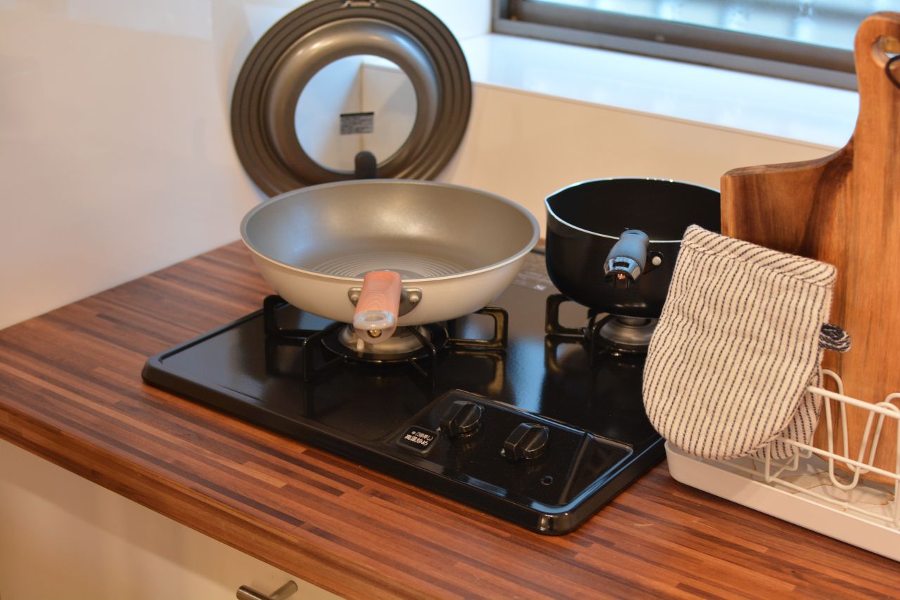 ガスコンロは2口です。(2022-01-07,共用部,KITCHEN,1F)