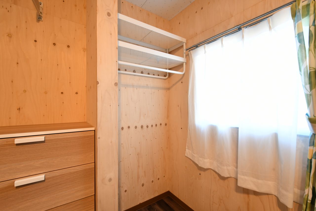 オープンクローゼットの様子。（102号室）(2022-01-07,専有部,ROOM,1F)