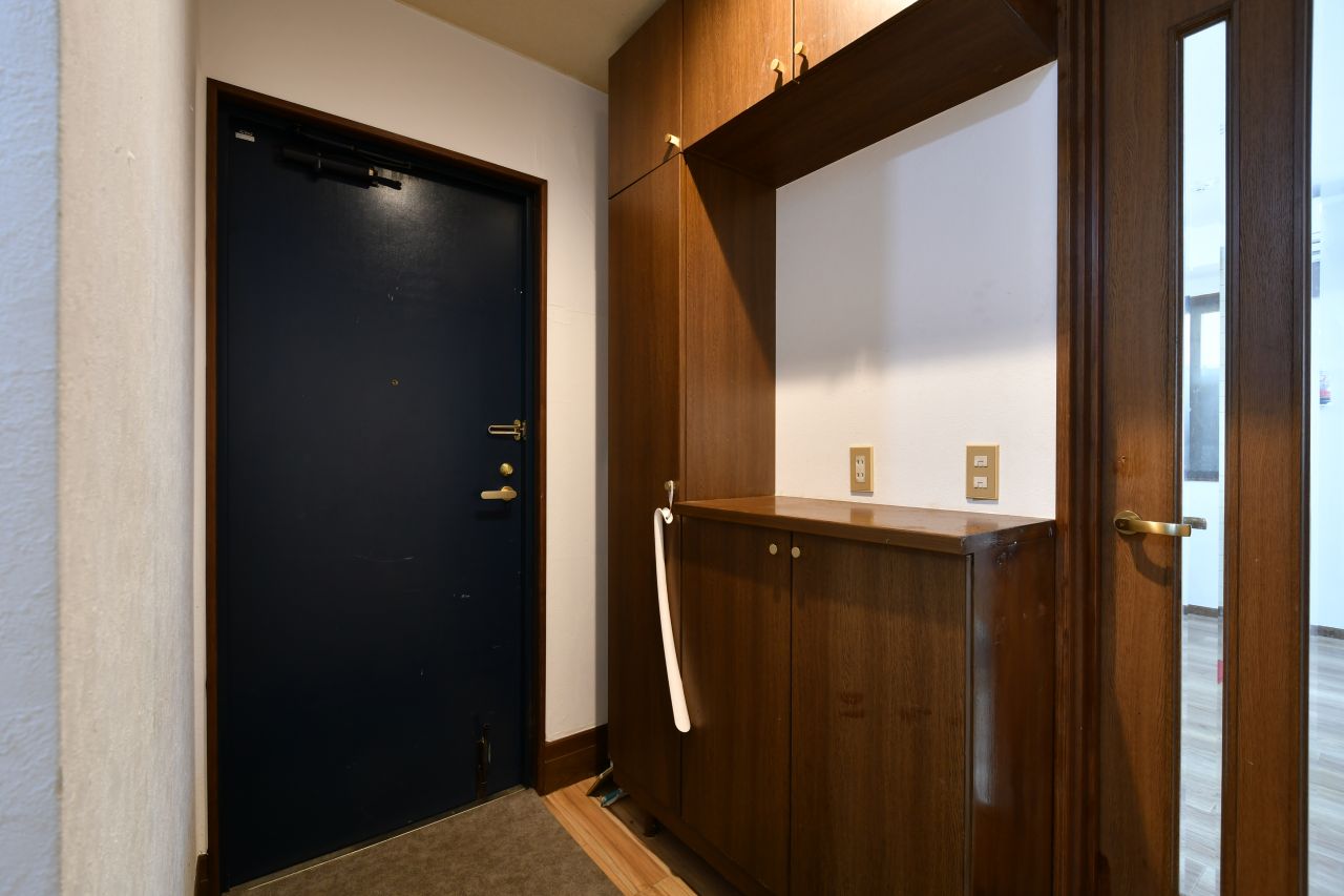内部から見た玄関まわりの様子。(2021-06-23,周辺環境,ENTRANCE,2F)