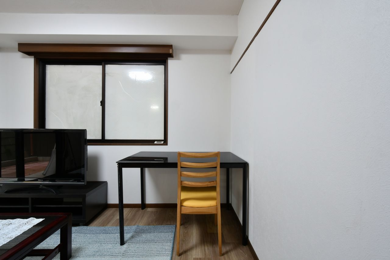 テーブルも用意されています。(2021-06-23,共用部,LIVINGROOM,2F)