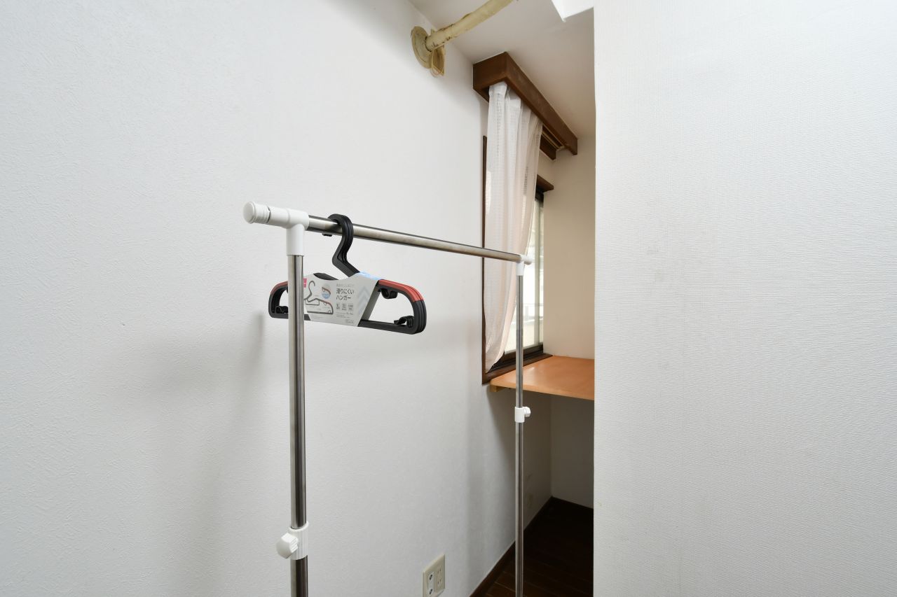 奥には棚があります。（203号室）(2021-06-23,専有部,ROOM,2F)