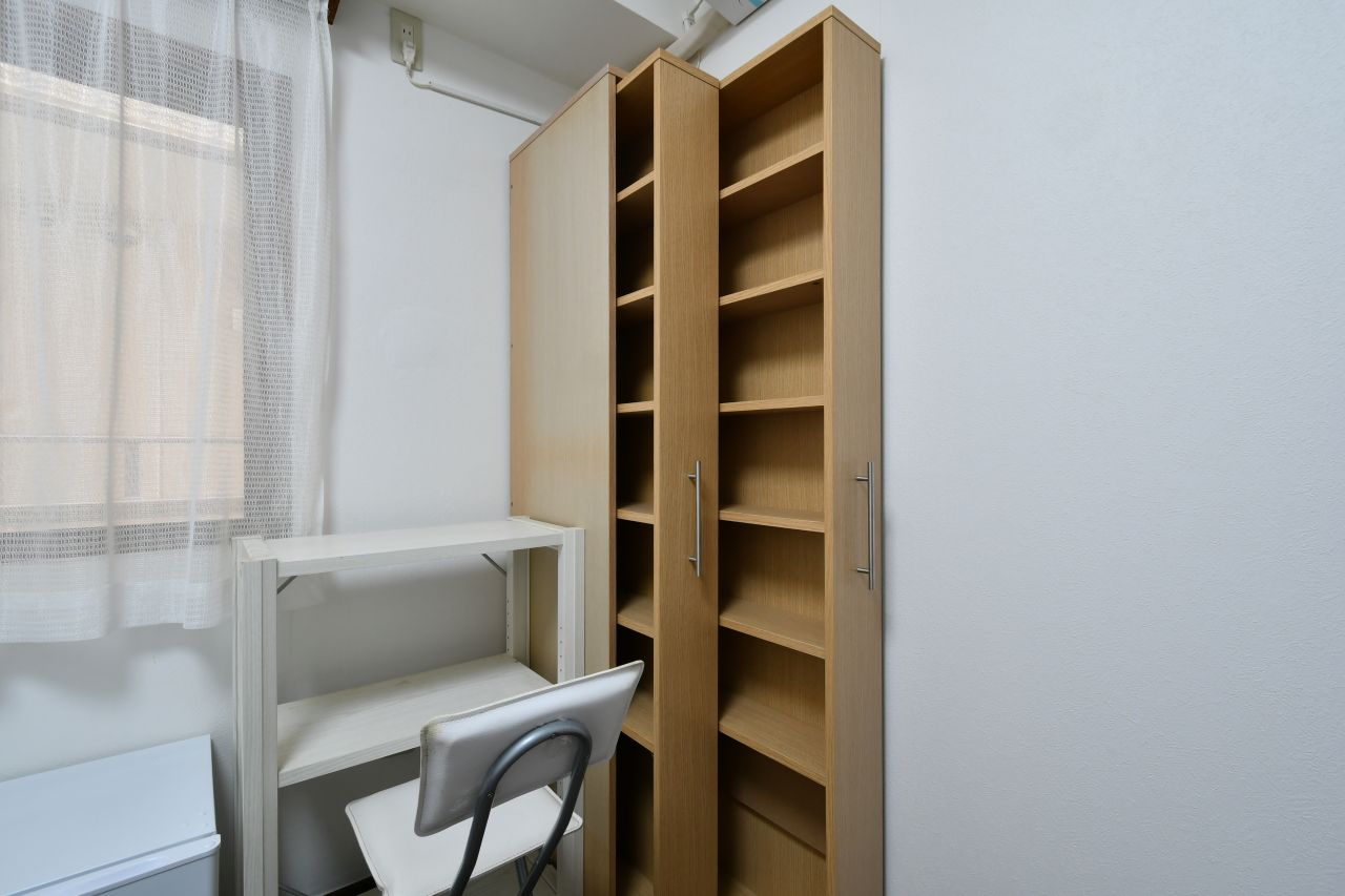 本棚は引き出し式。（205号室）(2021-06-23,専有部,ROOM,2F)