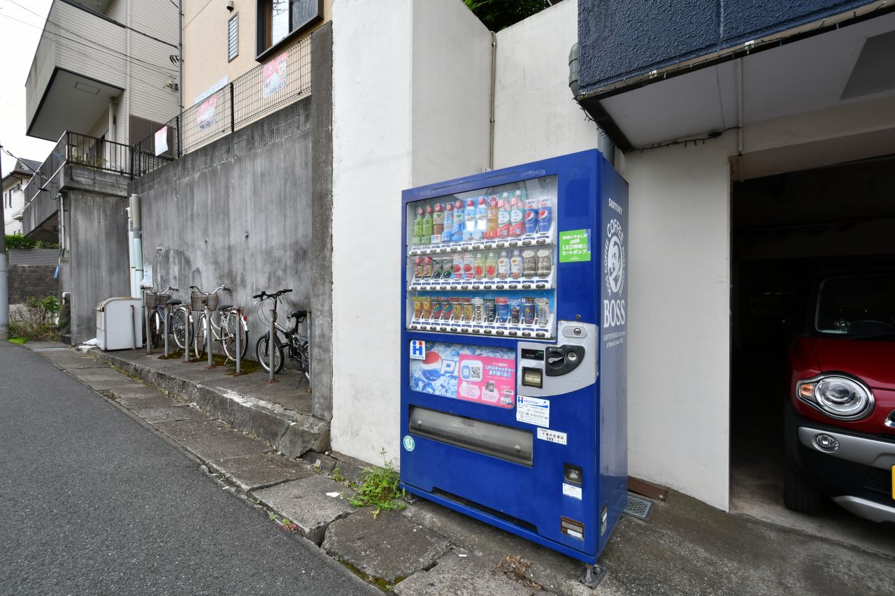 敷地内に自動販売機が設置されています。(2021-06-23,共用部,OTHER,1F)