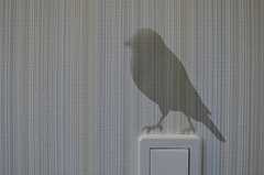 スイッチを守る鳥。(2013-04-19,共用部,OTHER,3F)