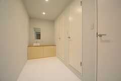 男性専用のシャワールームが3室、バスルームは1室用意されています。(2014-07-15,共用部,BATH,1F)