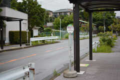 津田沼駅行のバス停までは徒歩2分ほどです。(2018-06-15,共用部,ENVIRONMENT,1F)