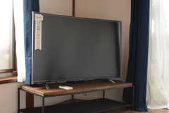 48型のテレビが設置されています。（101号室）(2017-06-08,専有部,ROOM,1F)