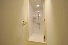男性用シャワールームの様子。(2014-02-18,共用部,BATH,5F)