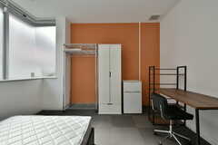 専有部の様子2。基本的な家具類は全室で共通です。（102号室）(2020-03-12,専有部,ROOM,1F)