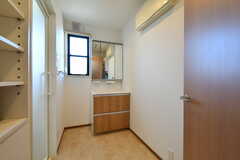 脱衣室の様子。洗面台が設置されています。(2020-03-05,共用部,BATH,2F)