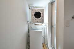 洗濯機と乾燥機の様子。(2020-03-05,共用部,LAUNDRY,1F)