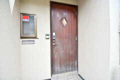 玄関ドアの様子。(2023-05-29,周辺環境,ENTRANCE,1F)