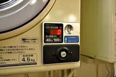 乾燥機はコイン式です。(2011-03-10,共用部,LAUNDRY,1F)