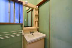 脱衣室に設置された洗面台。(2023-02-13,共用部,WASHSTAND,1F)