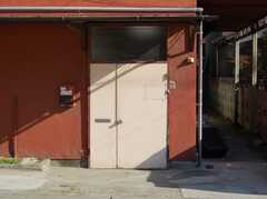 シェアハウスの正面玄関。(2008-02-20,周辺環境,ENTRANCE,1F)
