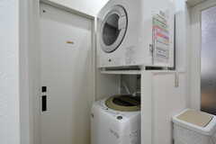洗濯機と乾燥機の様子。(2021-03-11,共用部,LAUNDRY,1F)