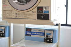 洗濯機と乾燥機はそれぞれコイン式です。(2020-03-19,共用部,LAUNDRY,3F)