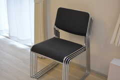 友人が来たときなどに使える予備の椅子が用意されています。(2020-01-27,共用部,LIVINGROOM,1F)