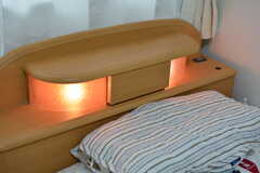 ベッドは照明付きです。（202号室）(2020-01-27,専有部,ROOM,2F)