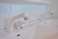 洗面台はシャワー水栓です。(2020-03-18,共用部,WASHSTAND,1F)