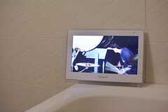 お風呂に浸かりながらもテレビが見られます。(2015-11-25,共用部,BATH,3F)