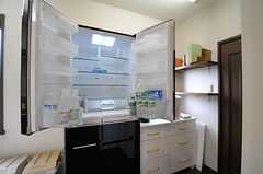 冷蔵庫の野菜室は真空状態にして保存するので、長く鮮度を保てるそう。(2013-07-26,共用部,KITCHEN,1F)