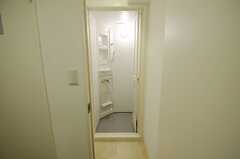 シャワールームの様子。2室あります。(2013-07-09,共用部,BATH,1F)