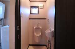 男性用トイレの様子。1F専有部は男性専用です。(2012-03-16,共用部,TOILET,1F)
